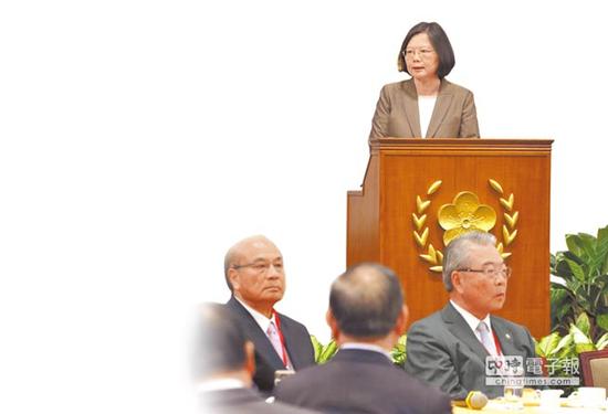 蔡英文談話(huà)與講稿不同調(diào)，臺(tái)灣企業(yè)主批當(dāng)局無(wú)擔(dān)當(dāng)。（圖片來(lái)源：臺(tái)灣《中國(guó)時(shí)報(bào)》）